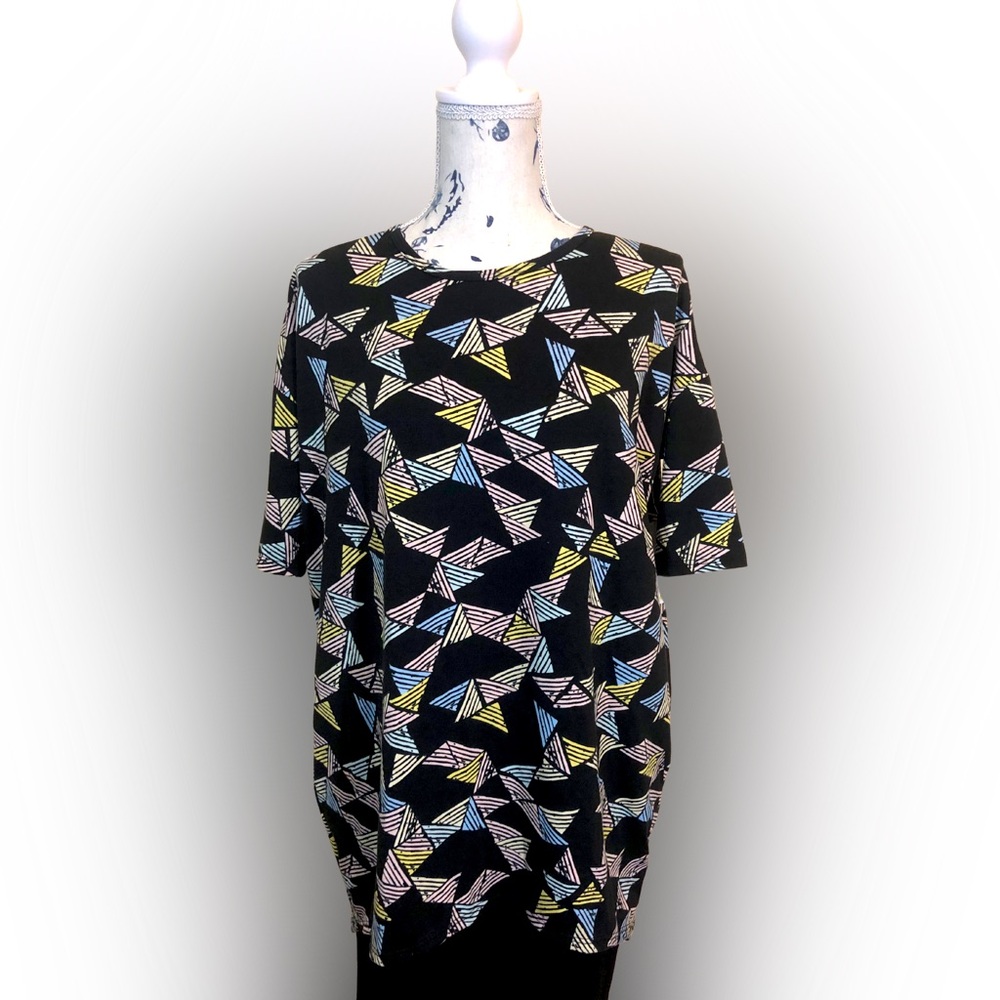 NWT LuLaRoe Black Geometric Triangle Print Oversized High-Low Top – XXS